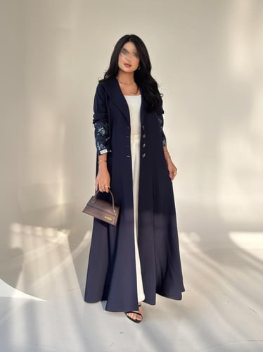 عباية نص كلوش