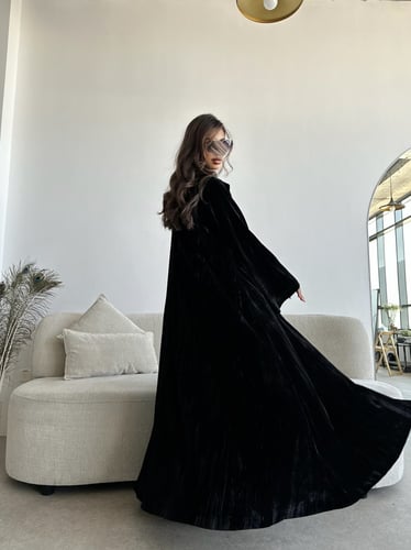 عباية سوداء مخمل