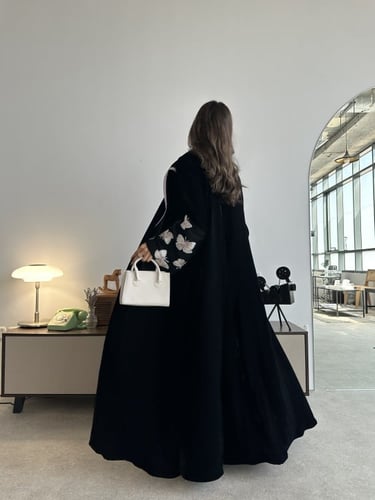 عباية مخمل تطريز فراشات فراشات