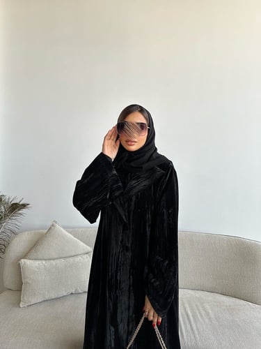 عباية سوداء مخمل