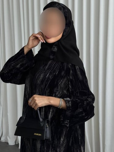 عباية مخمل كلوش(L4)