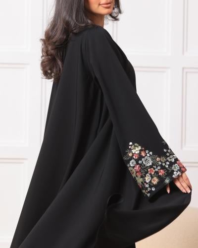 عباية سوداء بتطريز