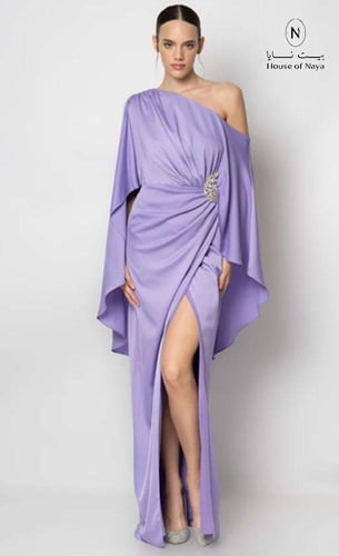 فستان كريب موف فاتح بكريستال على الخصر- بيت نايا