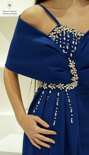 فستان سهرة مزين بالكريستال