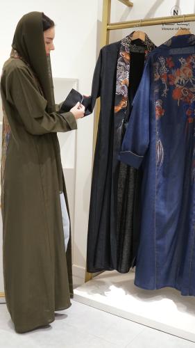 عباية لينن تطريز من الظهر-اسود