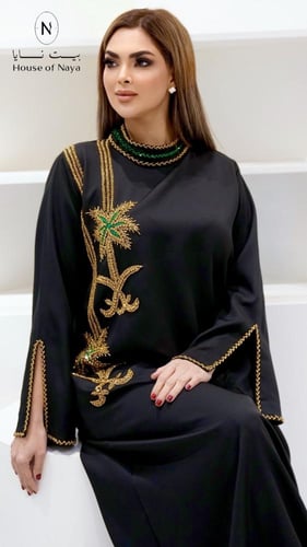 ثوب من الكريب الفخم بتطريز بالخرز