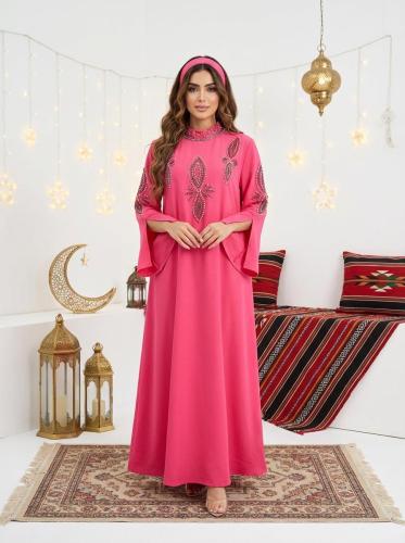 ثوب فوشيا تطريز