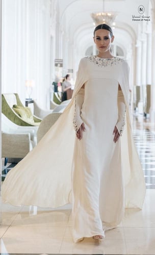 فستان كريب فرنسي بقبة مدورة مرصع بالكريستال - بيت...