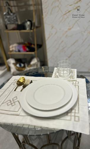 طقم مفارش &طقم لينين مطرز - بيت نايا