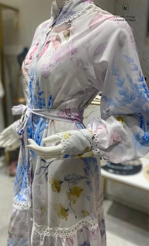 فستان طباعة ورد بحزام - بيت نايا