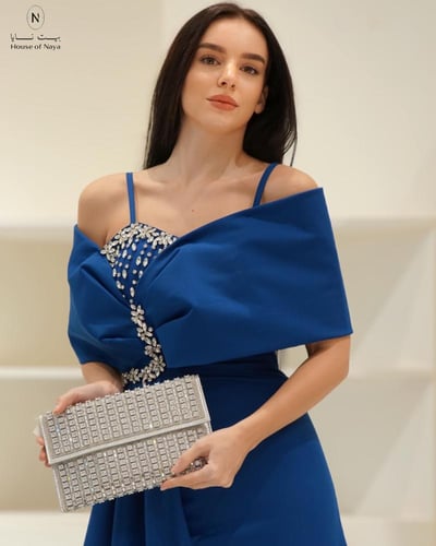 فستان سهرة مزين بالكريستال