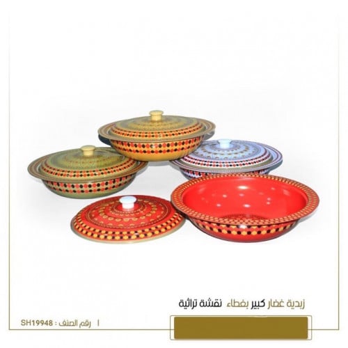 بادية بغطاء نقش تراثي-كبير