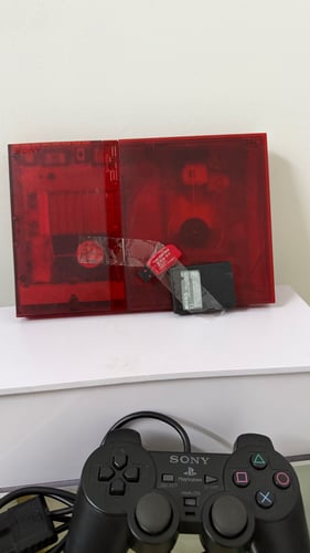 بلايستيشن 2 احمر شفاف