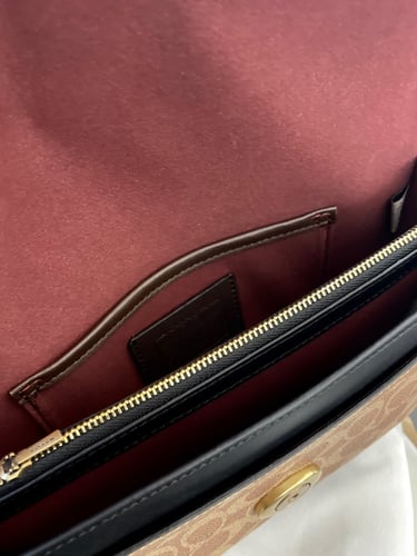 تابي متوفر لونين ابيض واسود مقاس 27*18cm