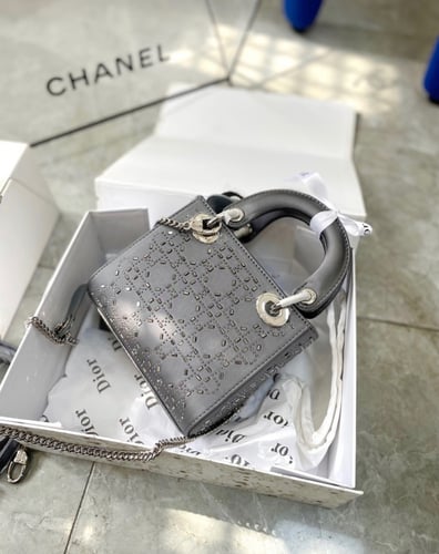 ليدي 17 ميني