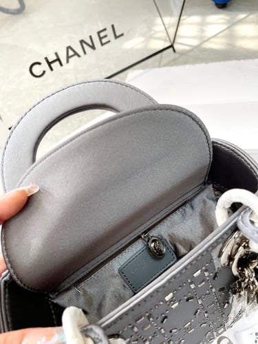 ليدي 17 ميني