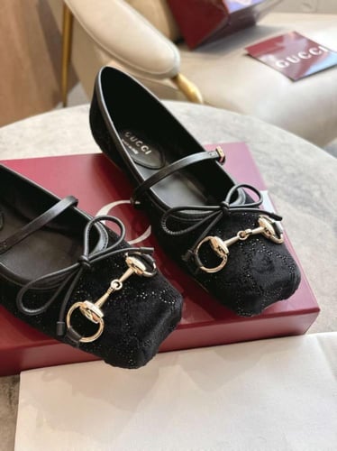 فلات قوتشي مخمل