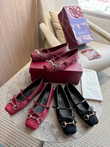 فلات قوتشي مخمل