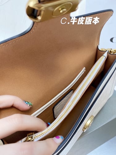 تابي متوفر لونين ابيض واسود مقاس 27*18cm