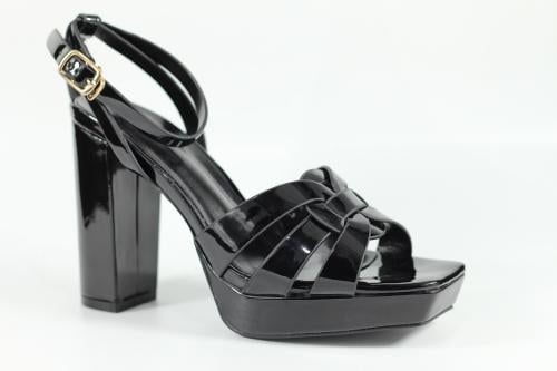 صندل كعب عريض