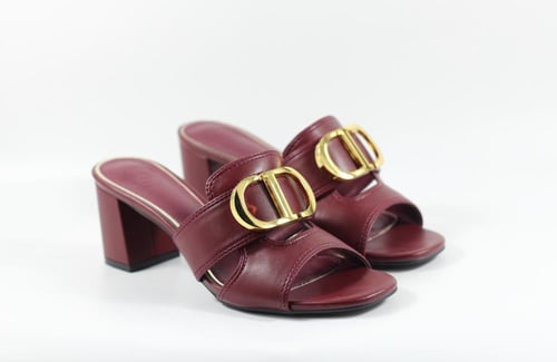 شبشب كعب عريض