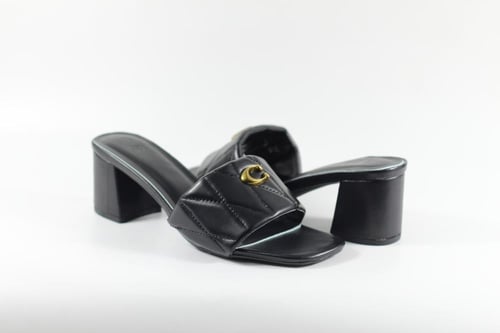 شبشب كعب عريض