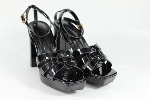 صندل كعب عريض