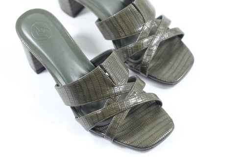 شبشب كعب عريض