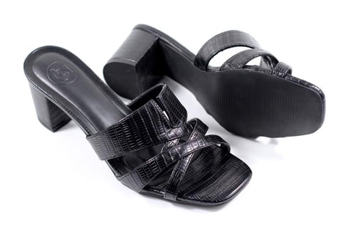 شبشب كعب عريض