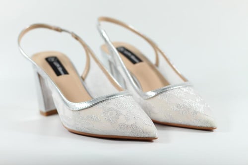 صندل دانتيل بكعب عريض