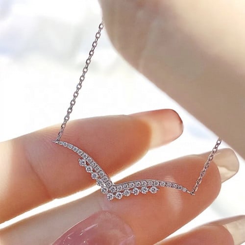 قلادة فضة ناعمه وعصرية