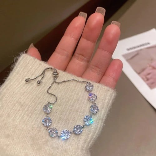 اسوارة فضة بمظهر مُشع