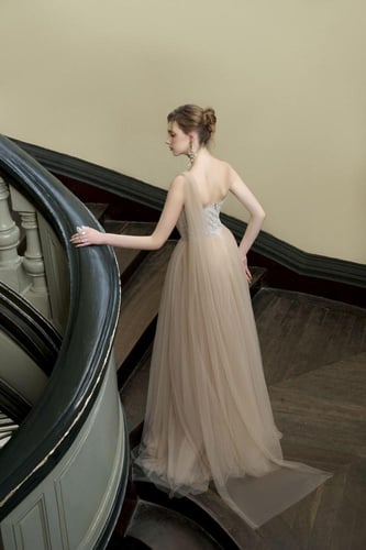 فستان كاروليني