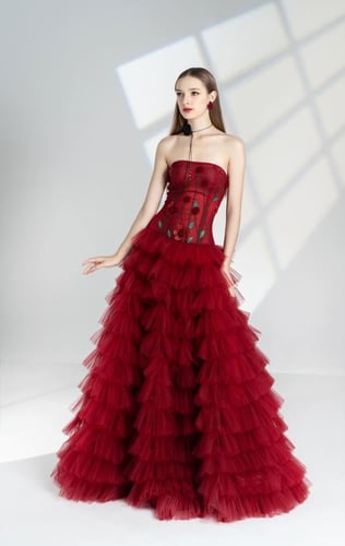 فستان إميلي