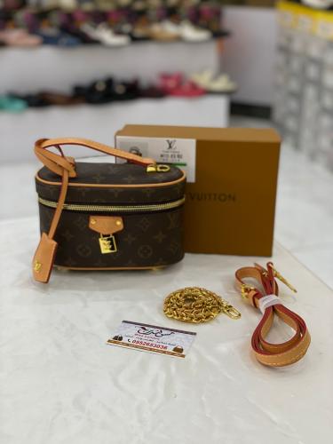 شنطة وسط بني 470360