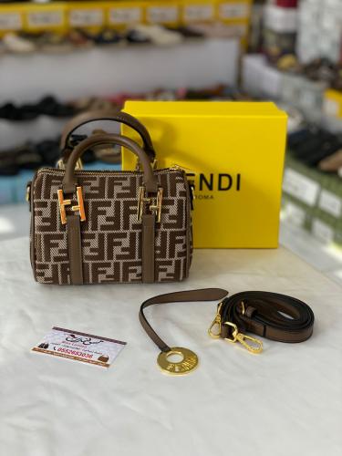 شنطة وسط بني 170170