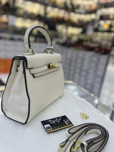 شنطة حجم وسط ابيض موديل 1436