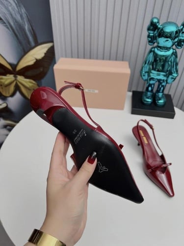 كعب عنابي لامع موديل 974