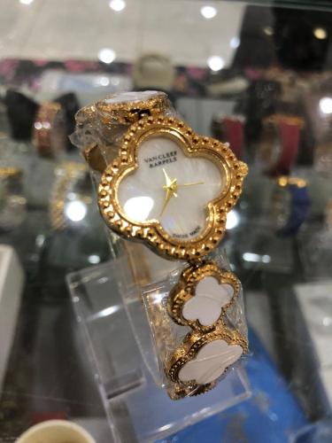 ساعة نسائية ابيض /ذهبي 853