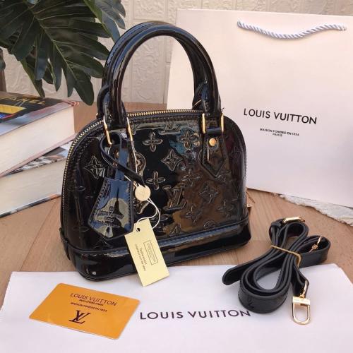 شنطة صغيرة اسود لامع 1692