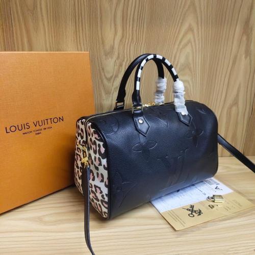 شنطة وسط اسود /ابيض تايجر موديل 1279