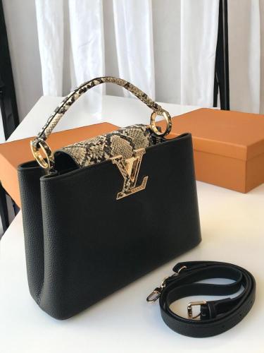 شنطة وسط اسود تايجر موديل 1682