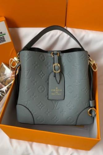 شنطة حجم وسط سماوي 16880