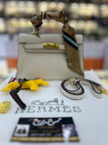 شنطة حجم صغير ابيض موديل 1428