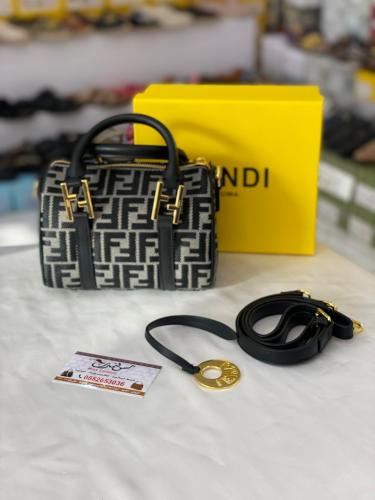 شنطة وسط اسود /ابيض 170169