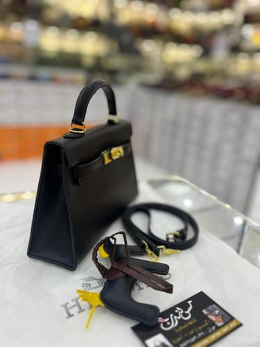 شنطة حجم صغير اسود موديل 1427