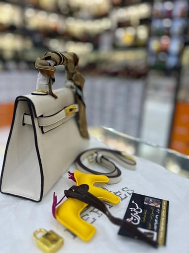 شنطة حجم صغير ابيض موديل 1428