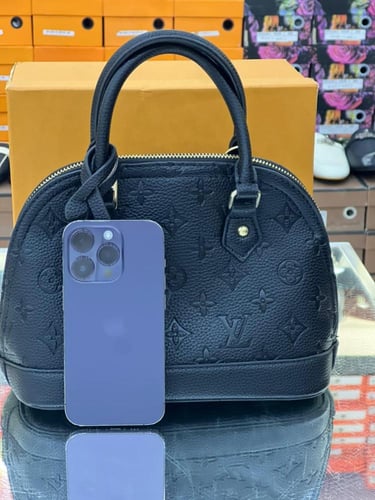 شنطة حجم وسط اسود 6886