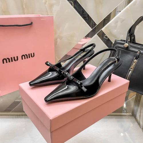 كعب اسود لامع موديل 973