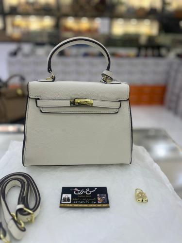 شنطة حجم وسط ابيض موديل 1436